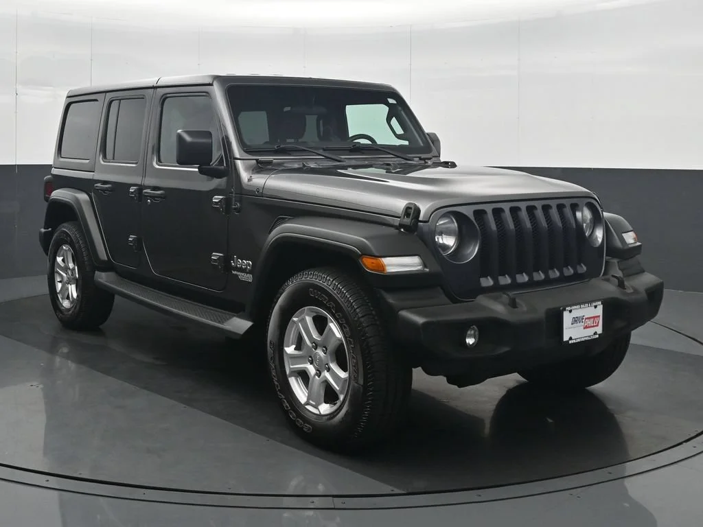 Used 2018 Gray Jeep Unlimited Sport S image 9