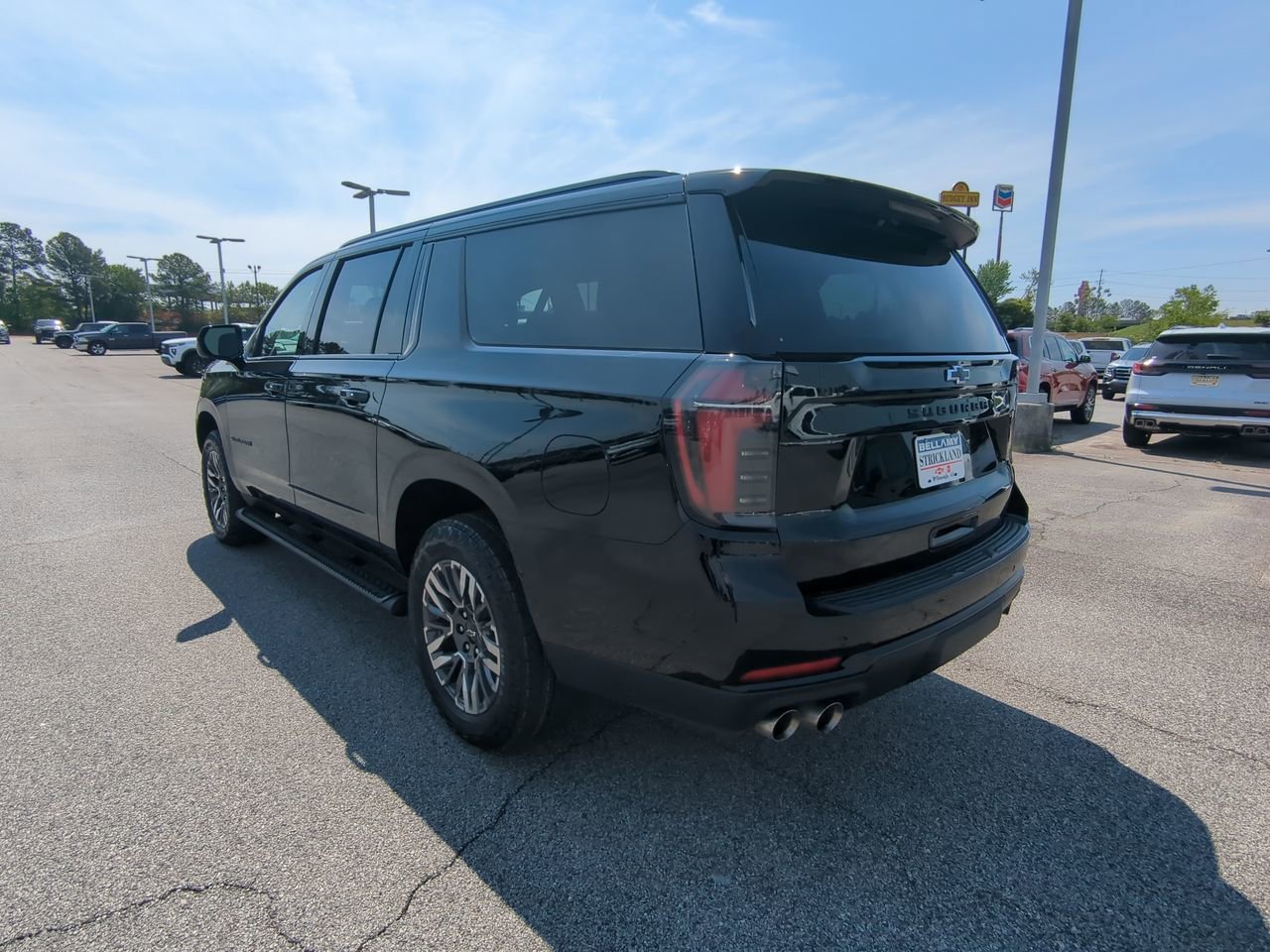 2025 Chevrolet Suburban Z71 - Photo 6