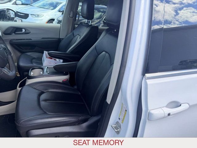 Used 2024 White Chrysler Select image 12