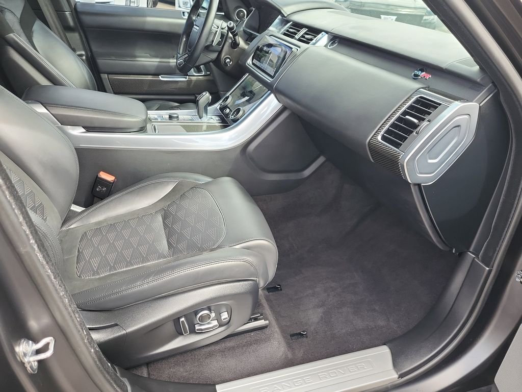 Used 2020  Land Rover SVR image 14