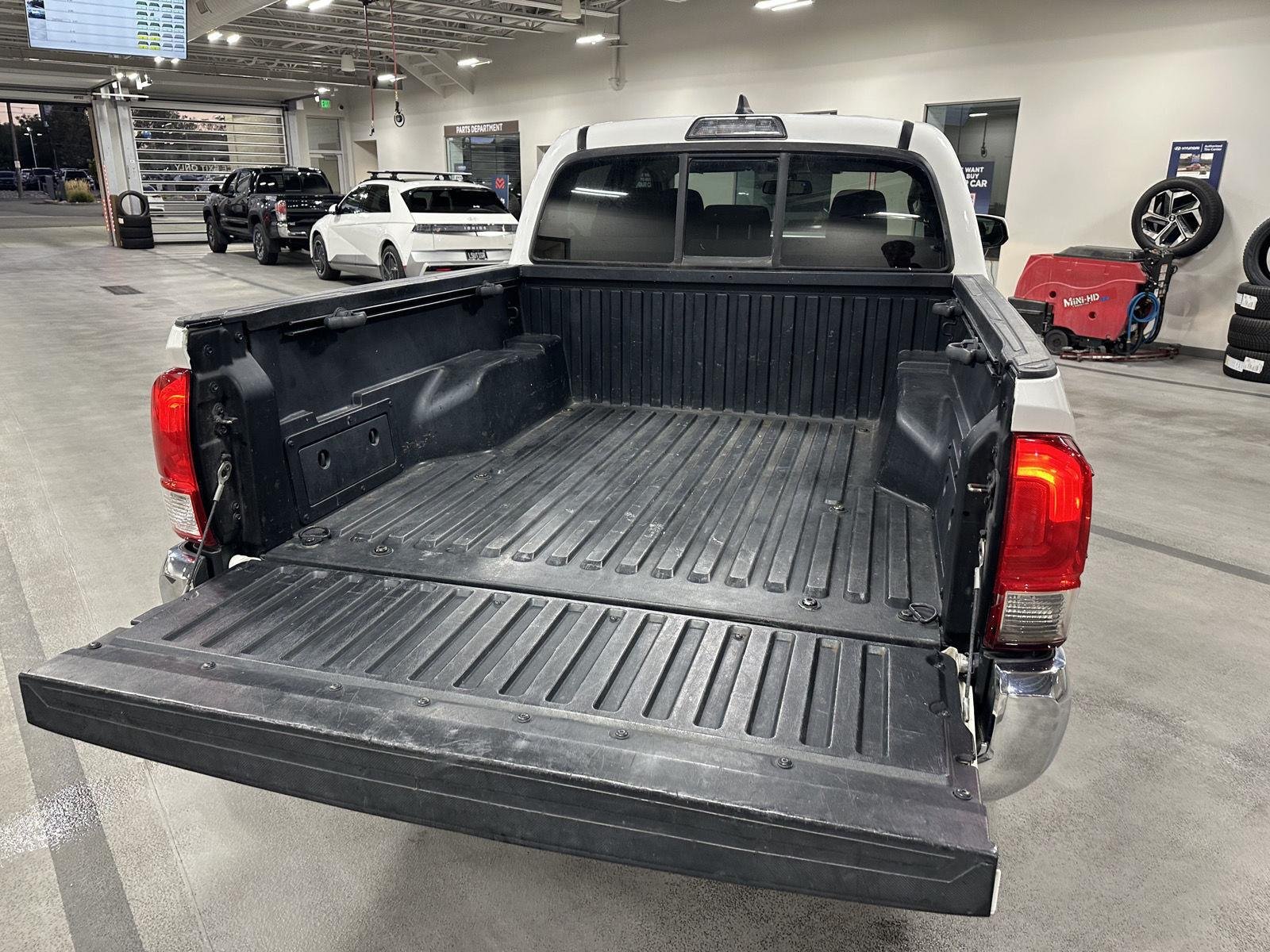 2017 Toyota Tacoma SR5 - Photo 20