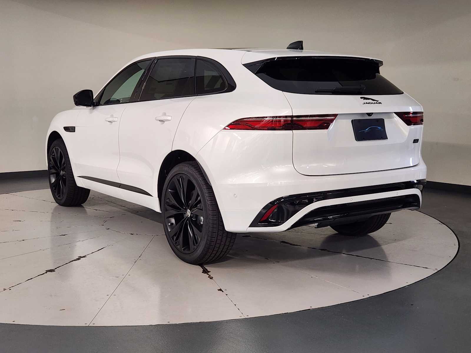 2026 Jaguar F-Pace R-Dynamic S - Photo 6