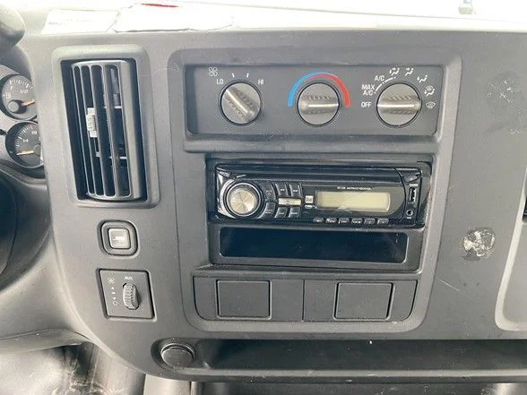 Used 2007 White Chevrolet Work Van image 17