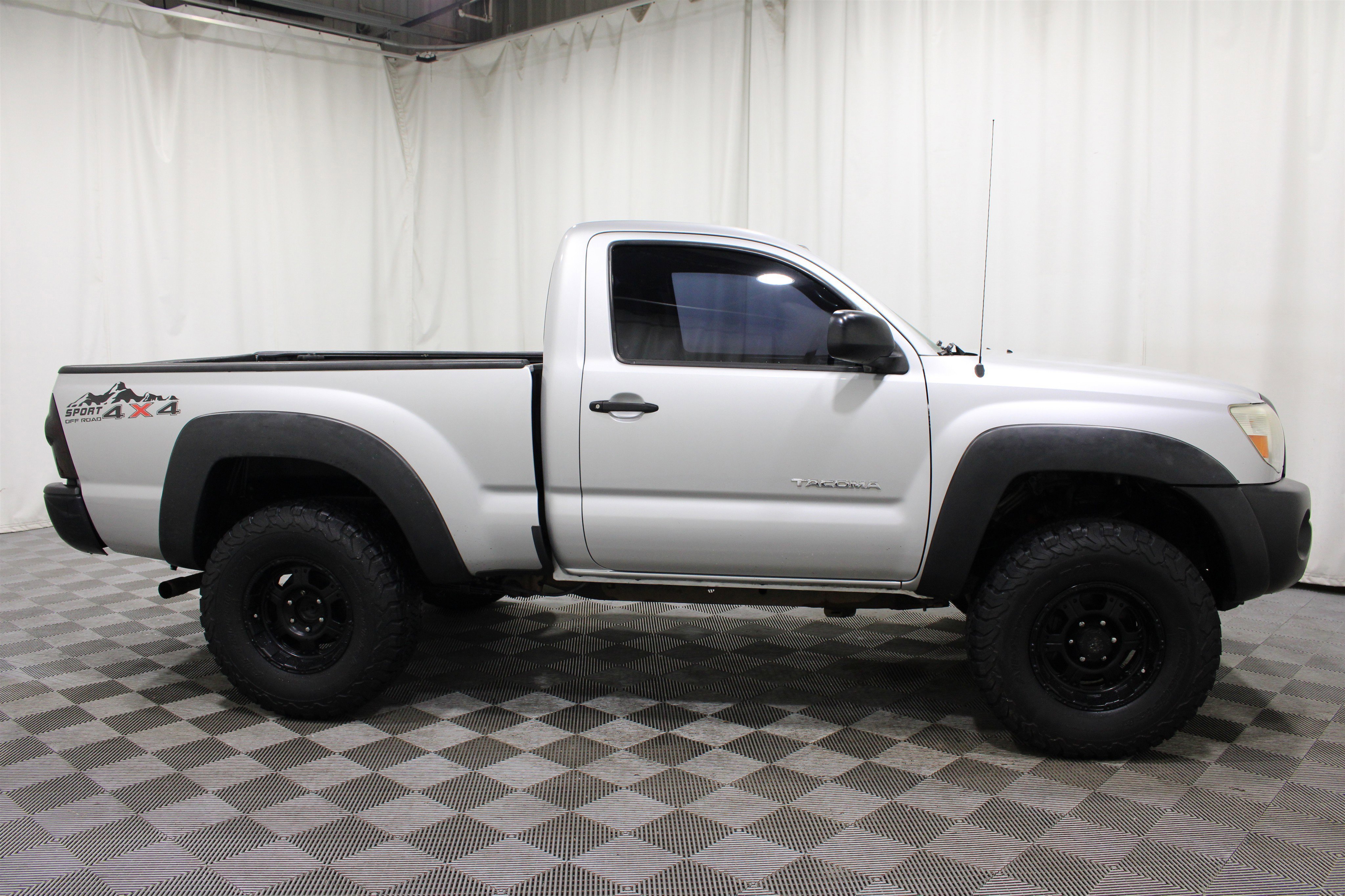 Used 2007  Toyota Base image 19
