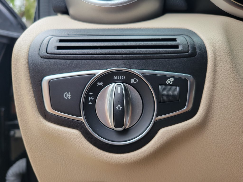 Used 2022 Black Mercedes-Benz GLC 300 image 22