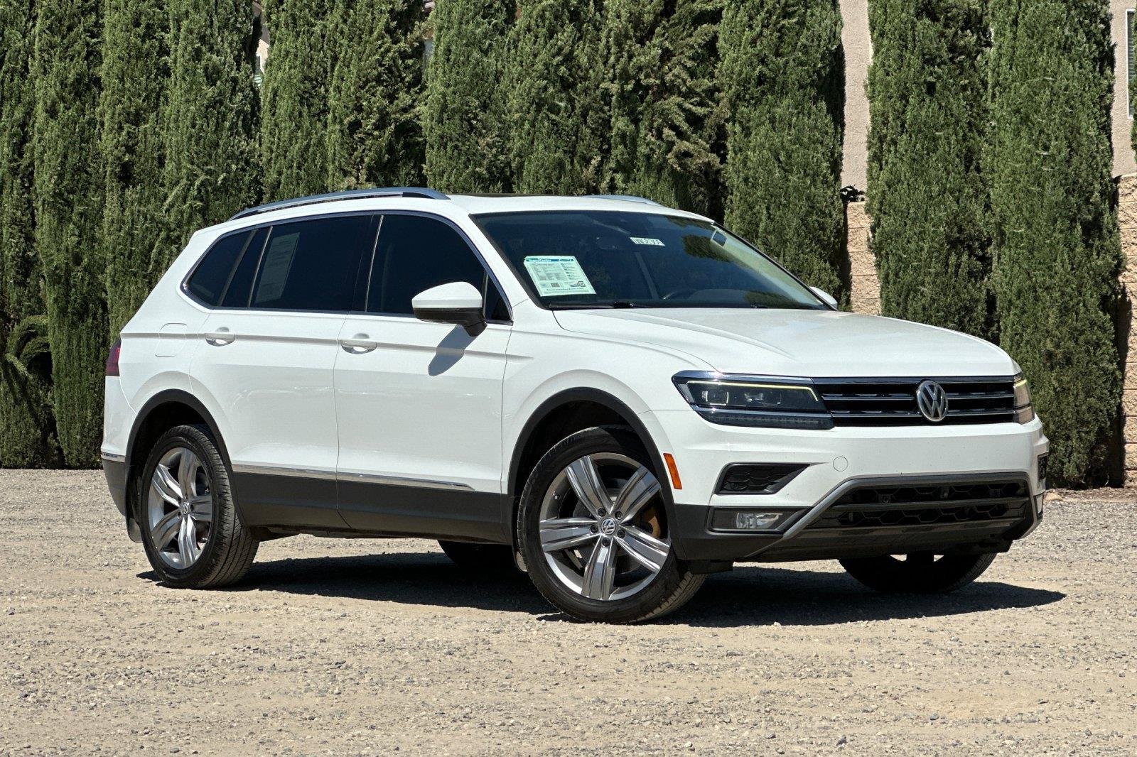 Used 2018 Pure White Volkswagen SEL Premium image 2