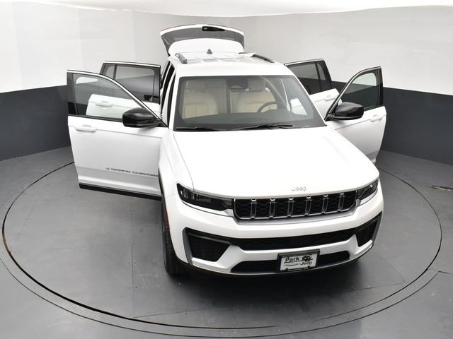 New 2026 Bright White Clear-Coat Exterior Paint Jeep Limited image 25