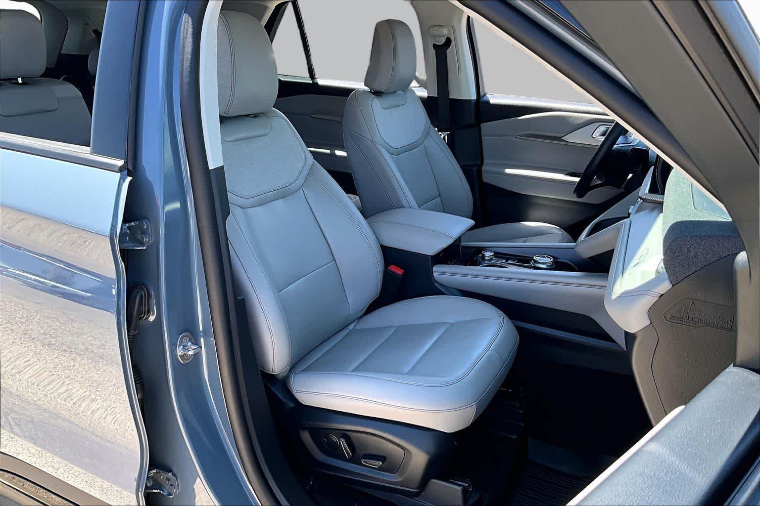 Used 2026 Blue Ford Active w/200A Pkg image 9