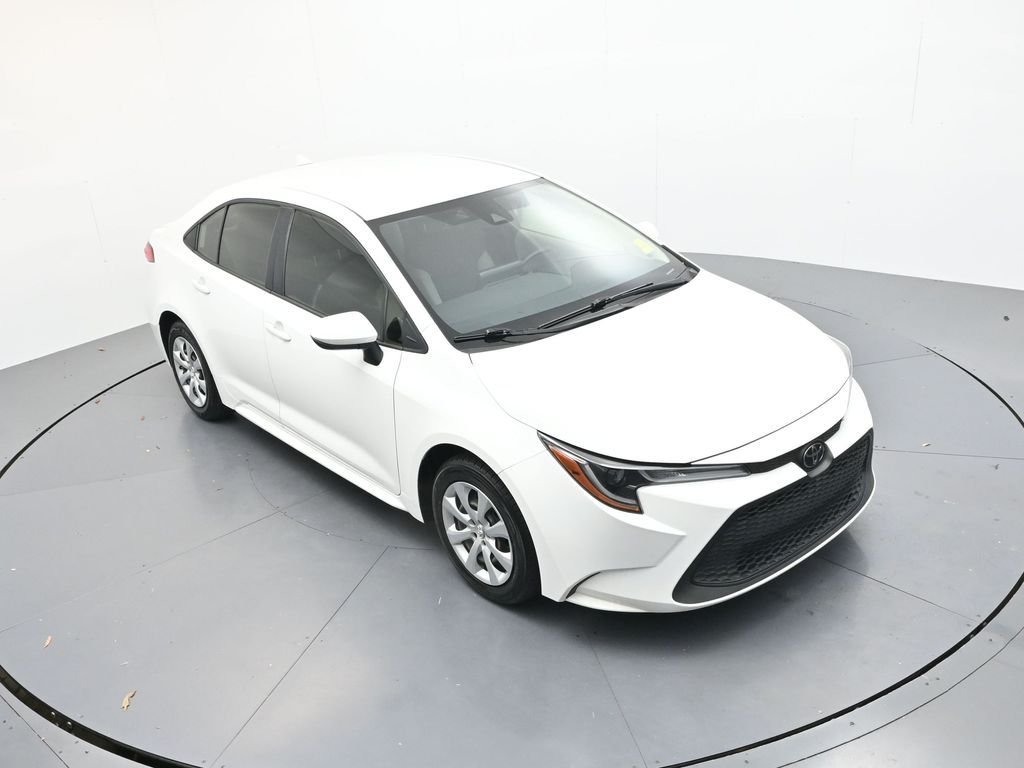 Used 2022 White Toyota LE image 21