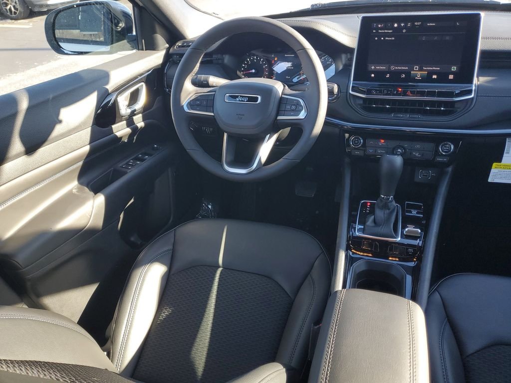 New 2026 Bright White Clearcoat Jeep Latitude image 13