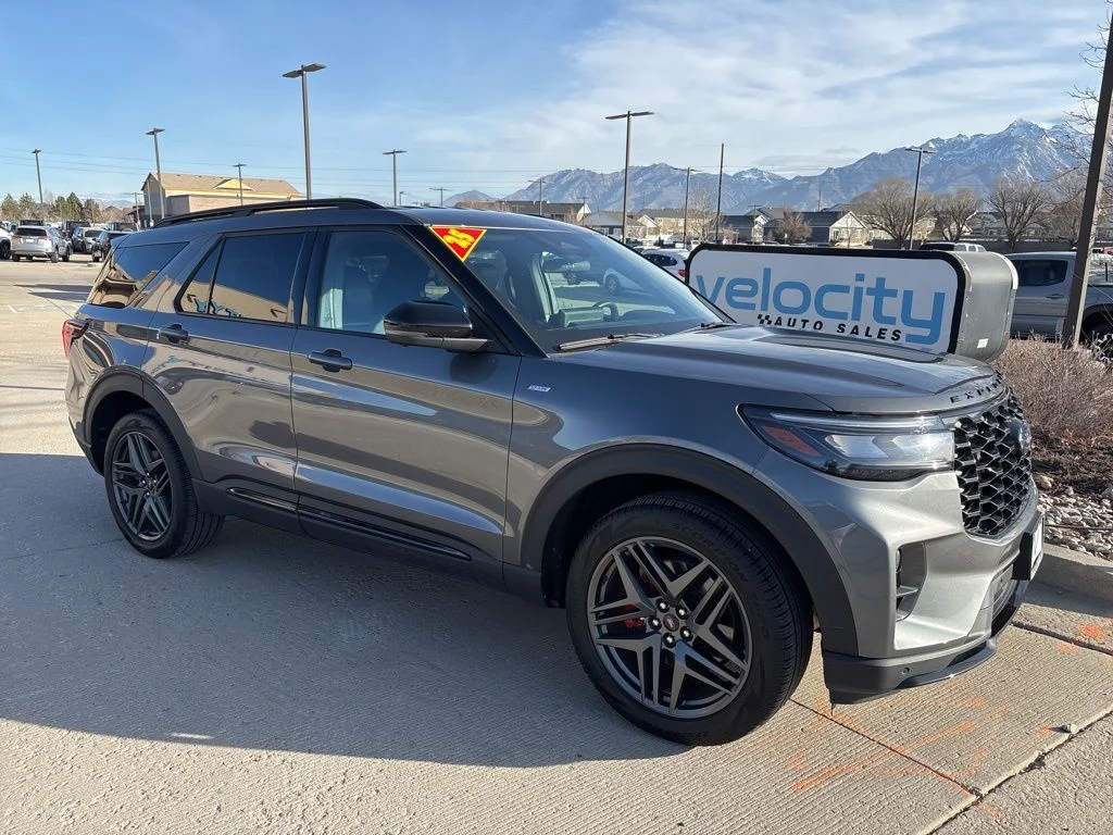 2025 Ford Explorer ST-LINE 4WD (PL535)'s photo