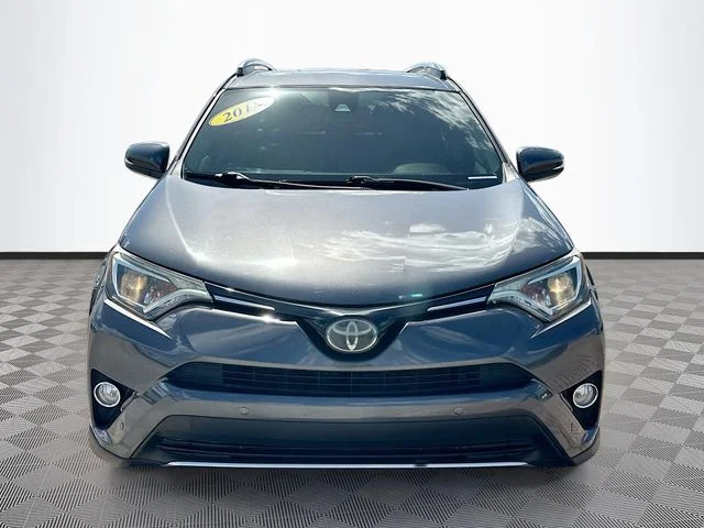 Used 2018 Gray Toyota XLE image 2