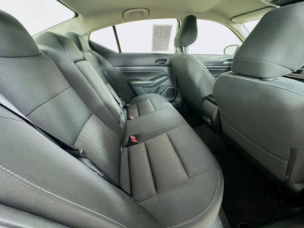 Used 2025 White Nissan 2.5 SV image 31