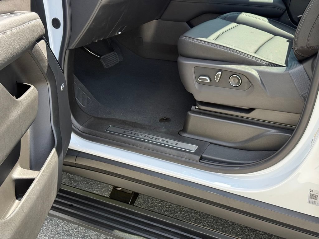 2026 GMC Yukon Denali - Photo 19