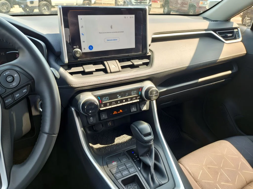 2023 Toyota RAV4 XLE - Photo 19