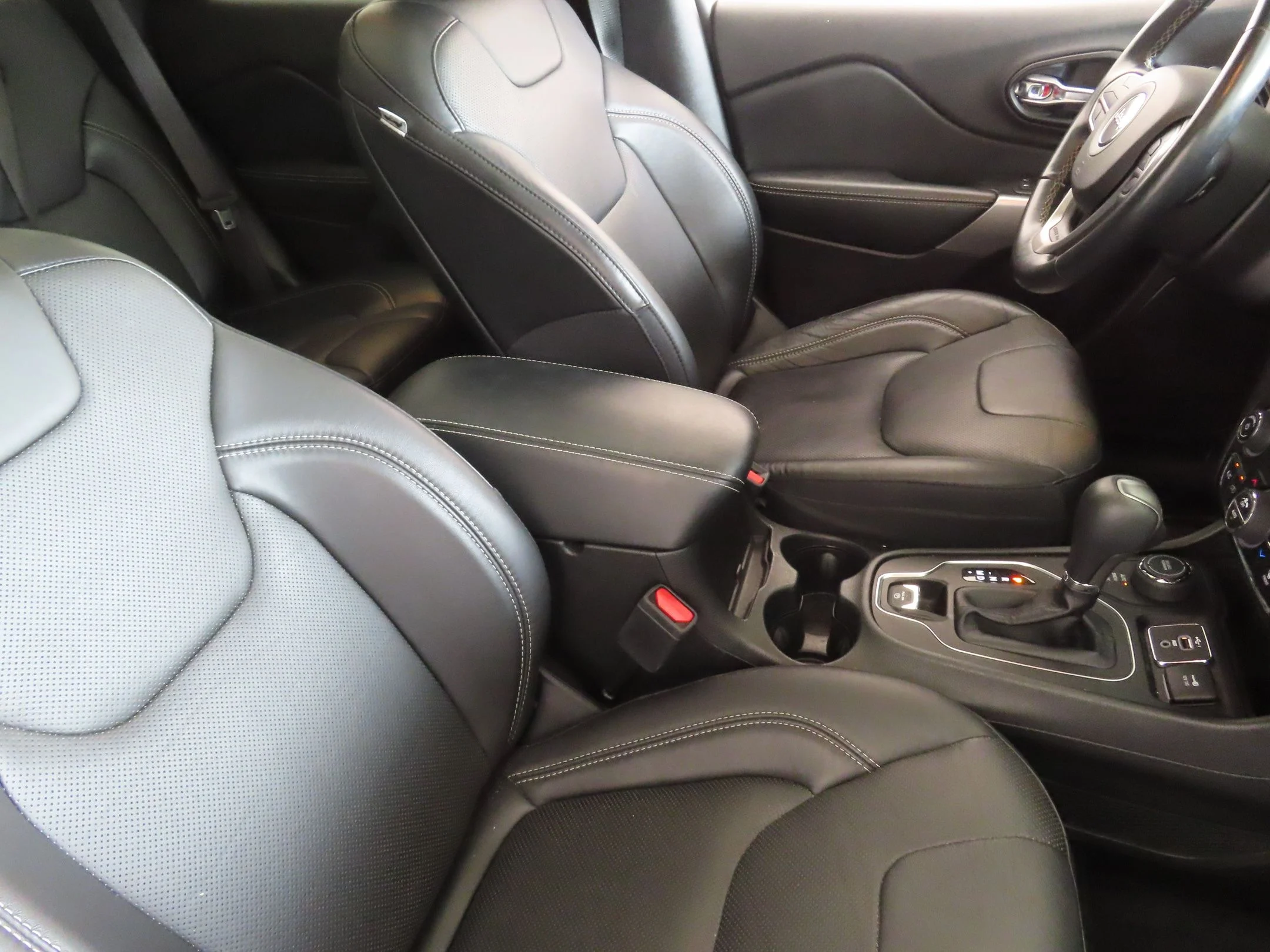 Used 2021 Red Jeep Latitude Lux image 26