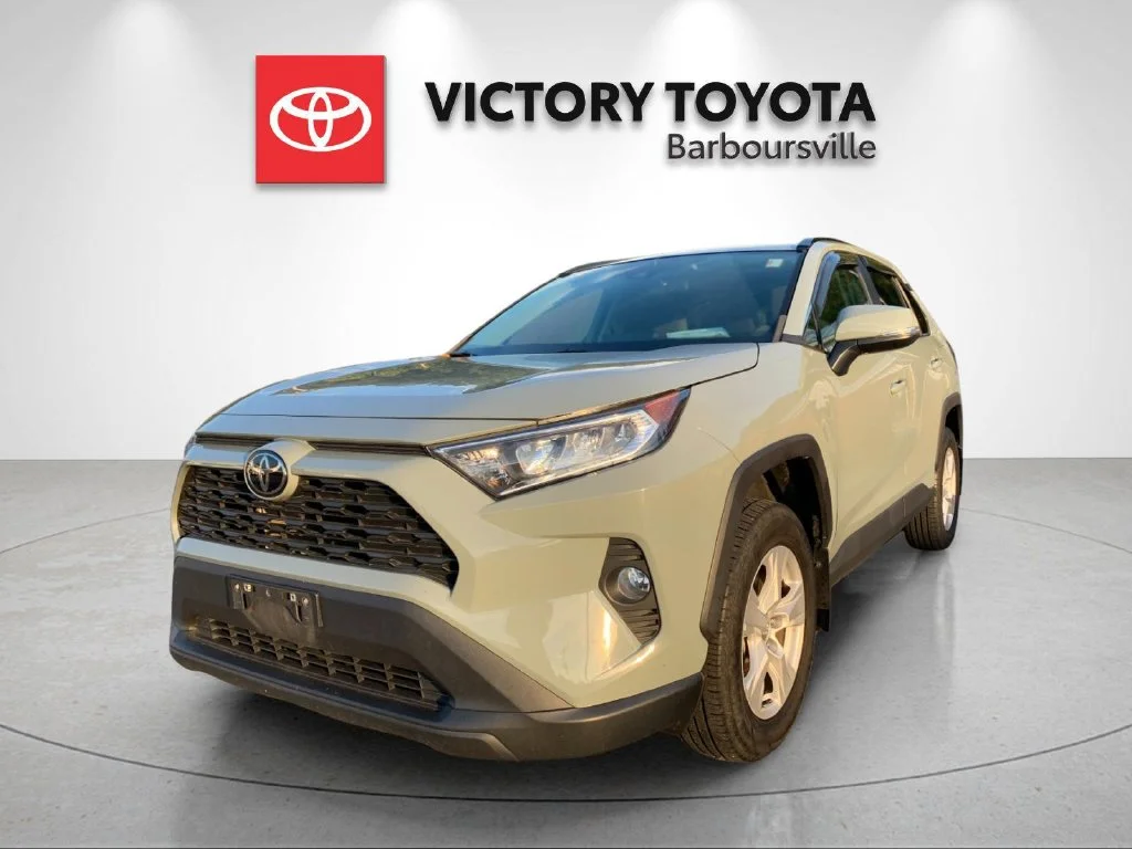 Used 2021  Toyota XLE image 1