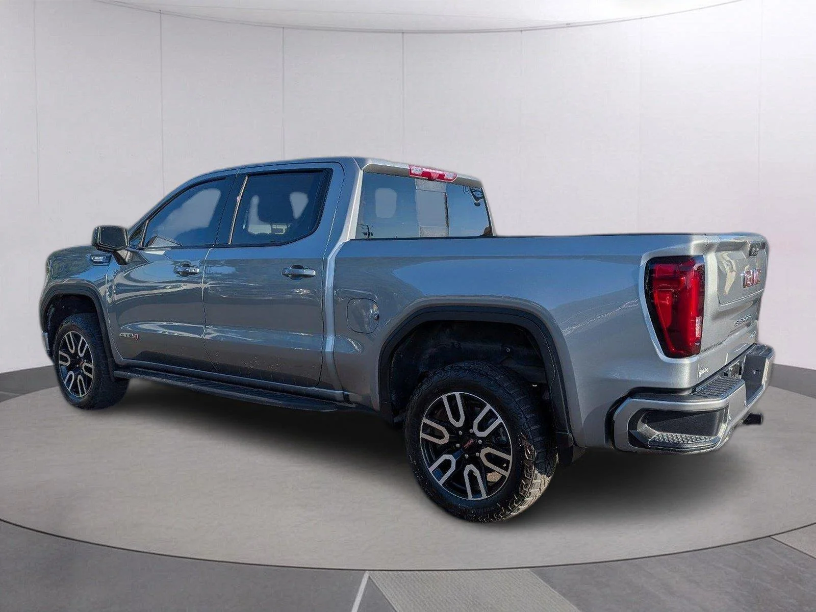 Used 2025 Sterling Metallic GMC AT4 image 5