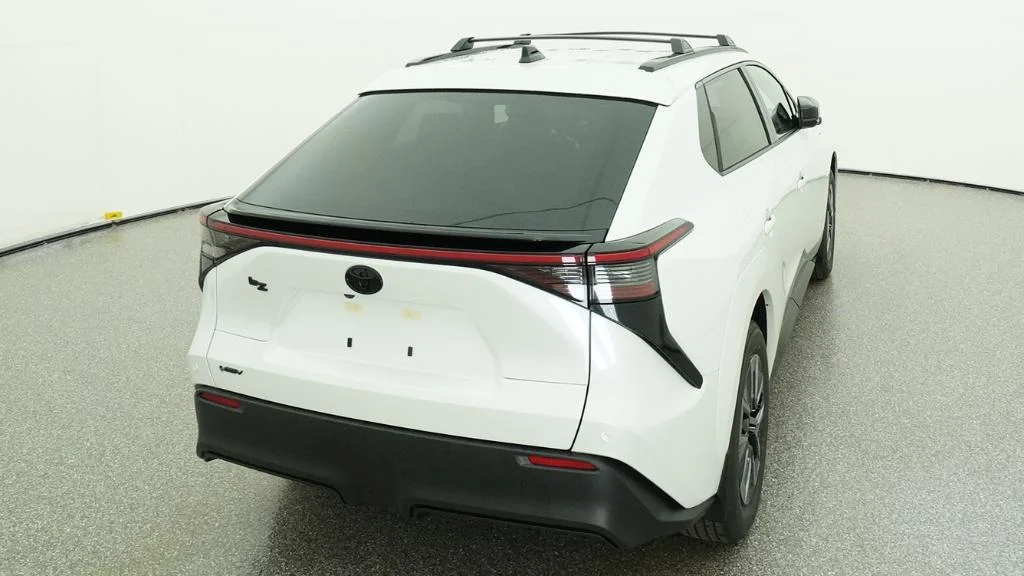 New 2026 Wind Chill Pearl Toyota XLE image 18