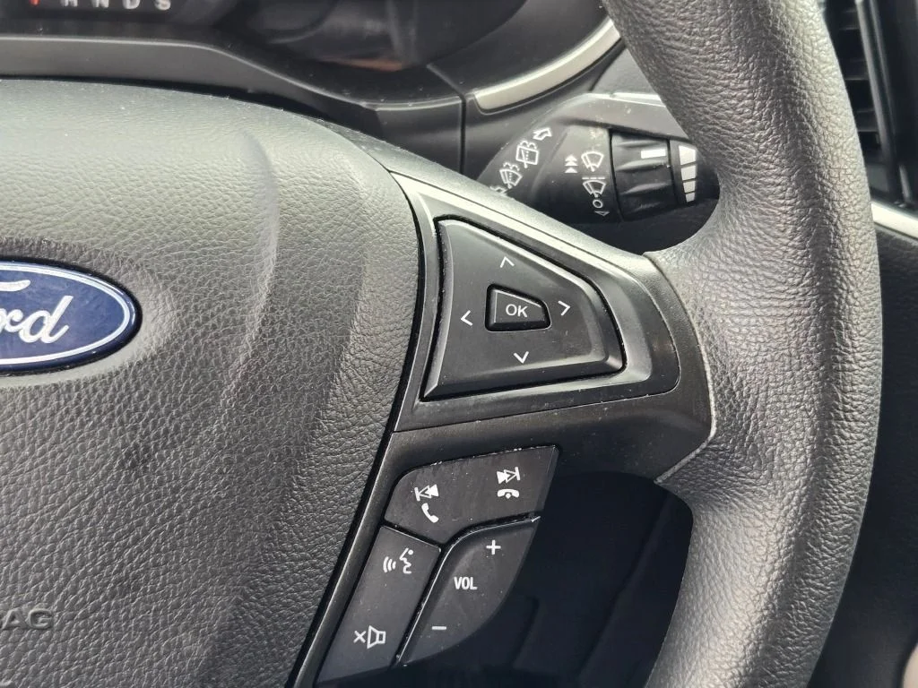 Used 2021 Black Ford SE image 28