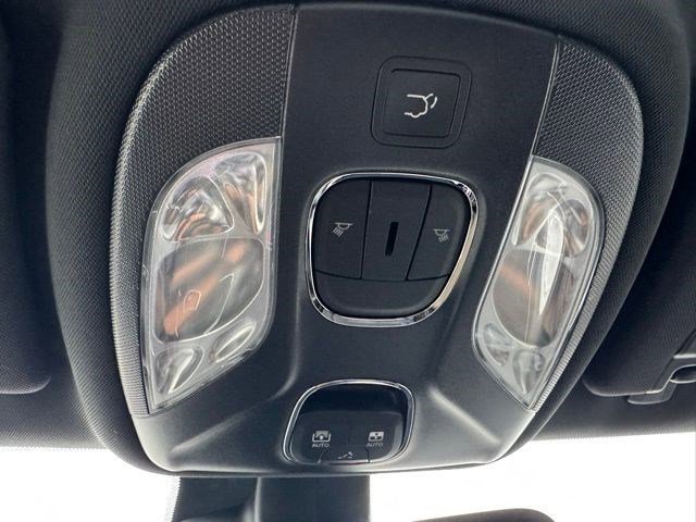 New 2026 Red Hot Pearlcoat Jeep Latitude Altitude image 24