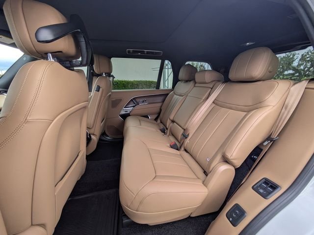 New 2027 Fuji White LAND ROVER  image 14