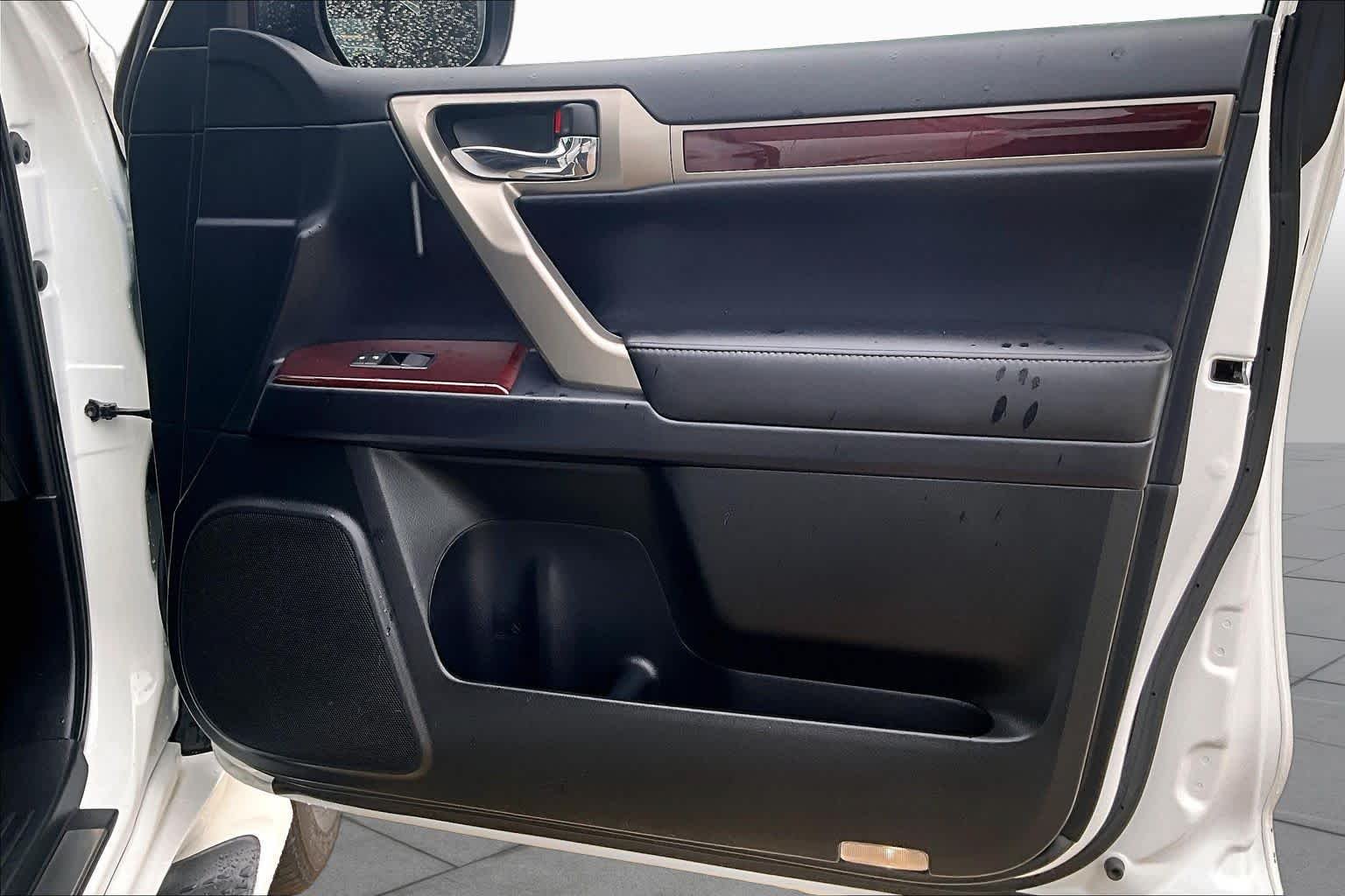 Used 2017 Starfire Pearl Lexus Premium image 20