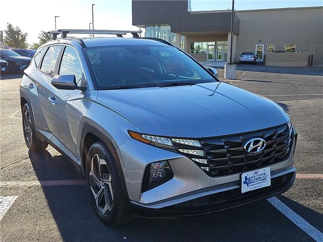 Used 2022 Silver Hyundai SEL Front-wheel Drive image 6