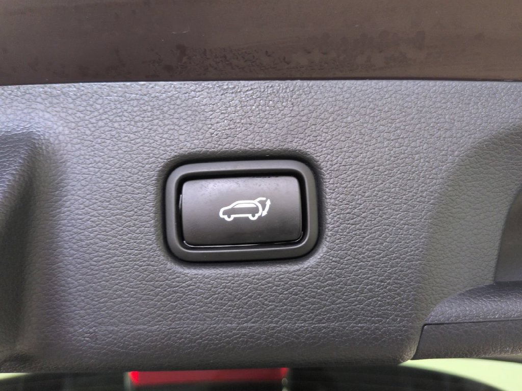 Used 2022 Red Hyundai SEL image 17