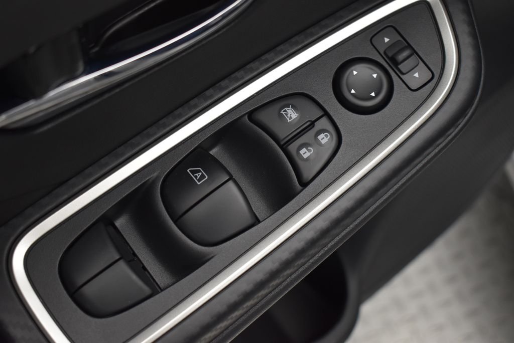 2025 Nissan Versa Sedan SR - Photo 12