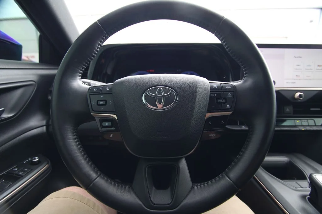 Used 2023 Black Toyota XLE image 18