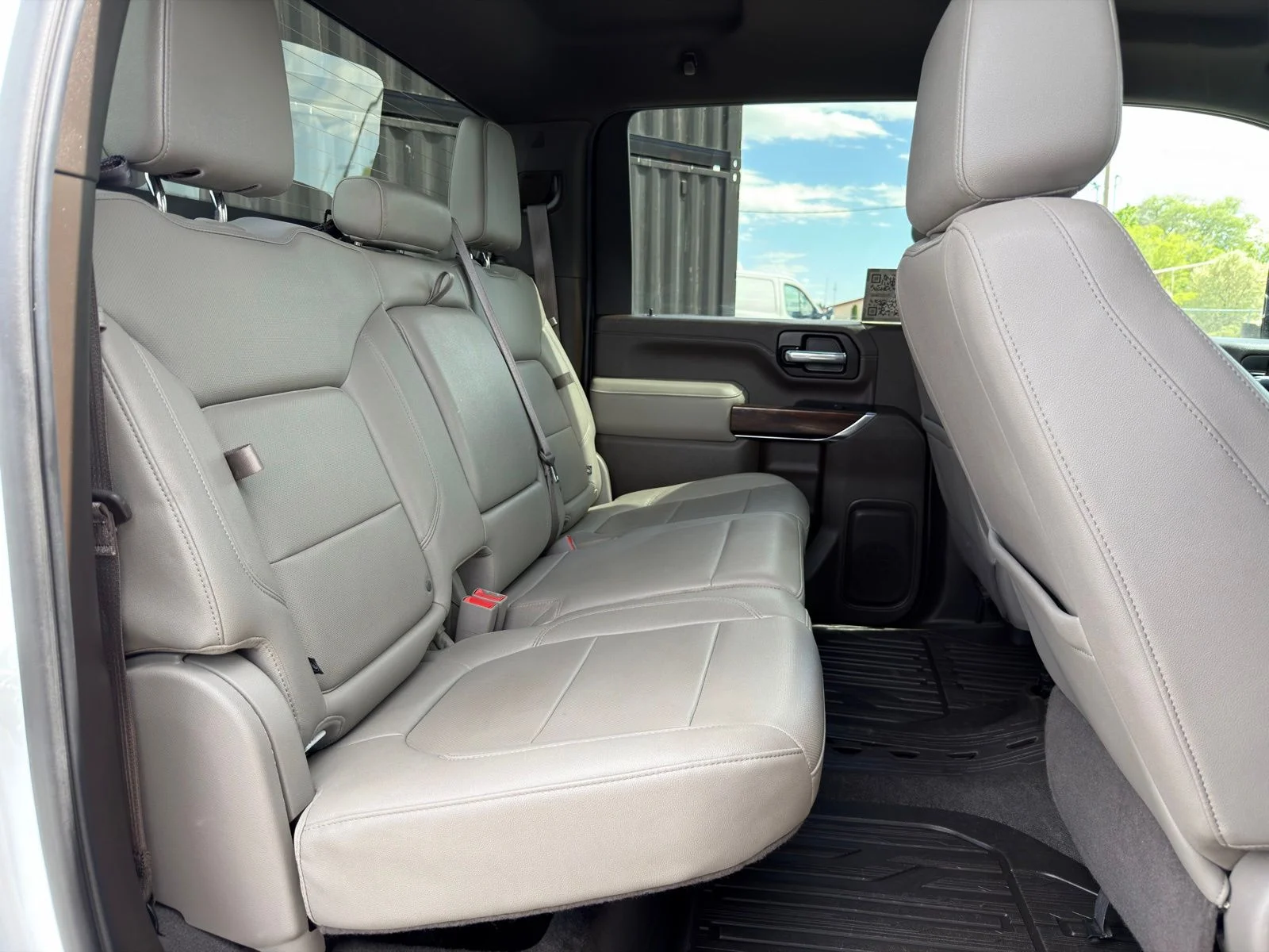 Used 2023 White GMC SLT image 36