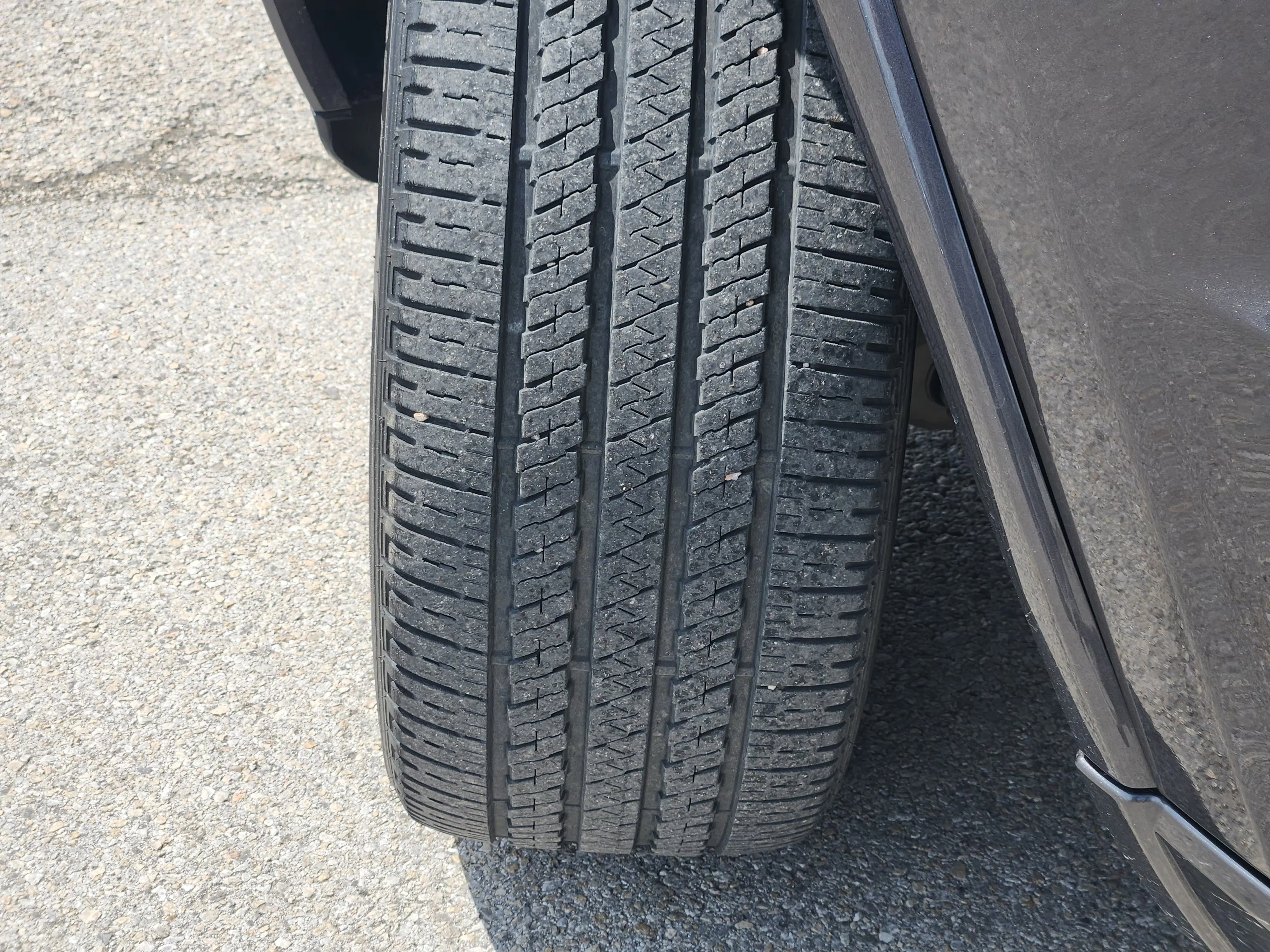 Used 2018 Granite Crystal Metallic Clearcoat Jeep Altitude image 11