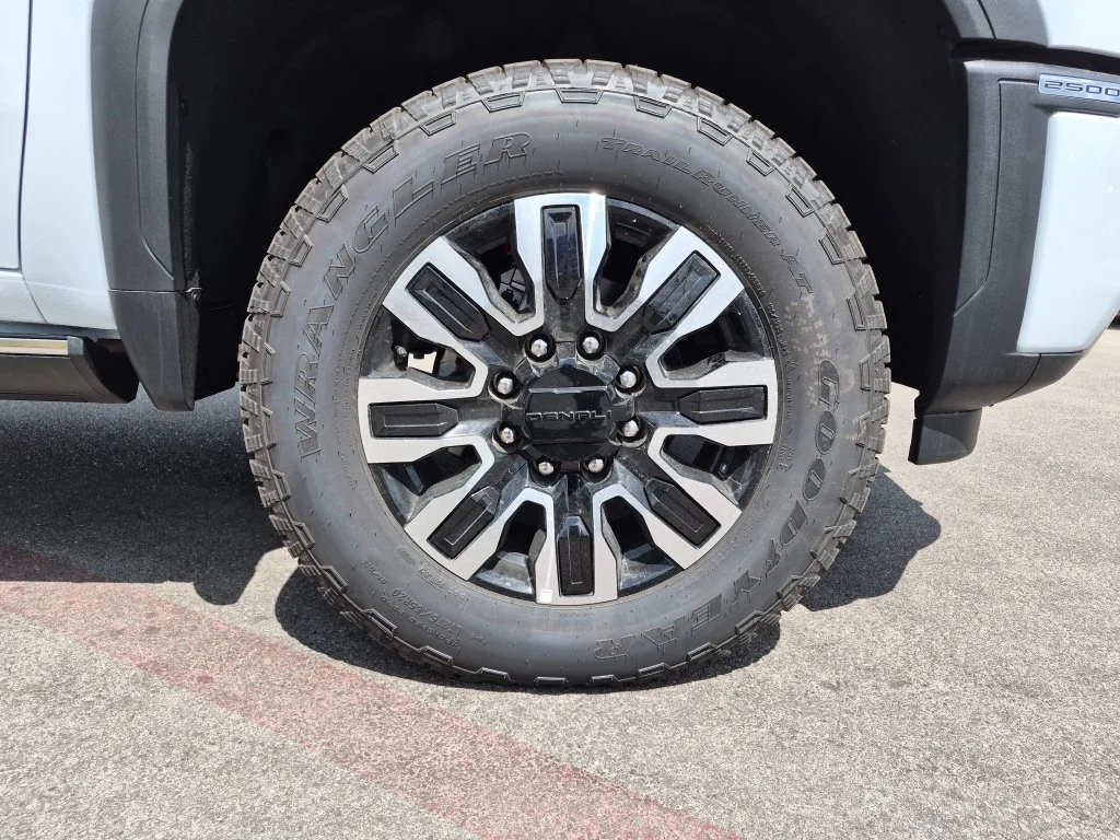 New 2026 Glacier White Tricoat GMC Denali Ultimate image 13