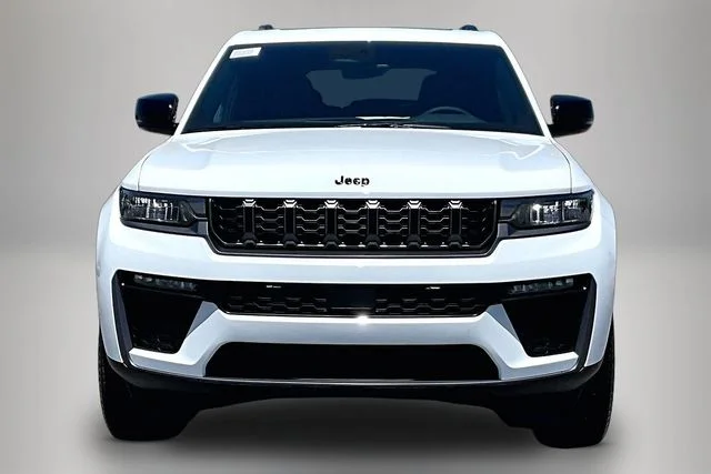 New 2026 Bright White Clear-Coat Exterior Paint Jeep Limited image 2