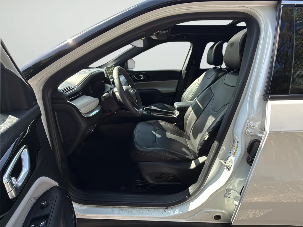 Used 2023 White Jeep Limited image 30