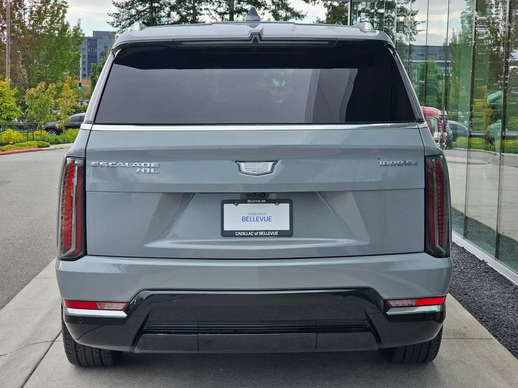 New 2026 Luna Metallic Cadillac Luxury image 4