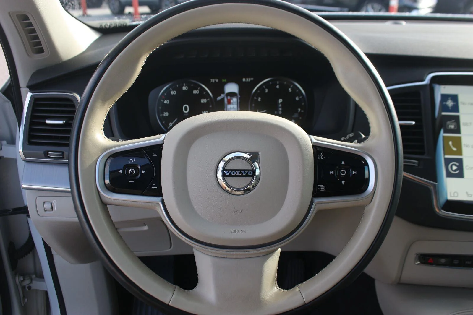 Used 2021  Volvo Momentum image 18