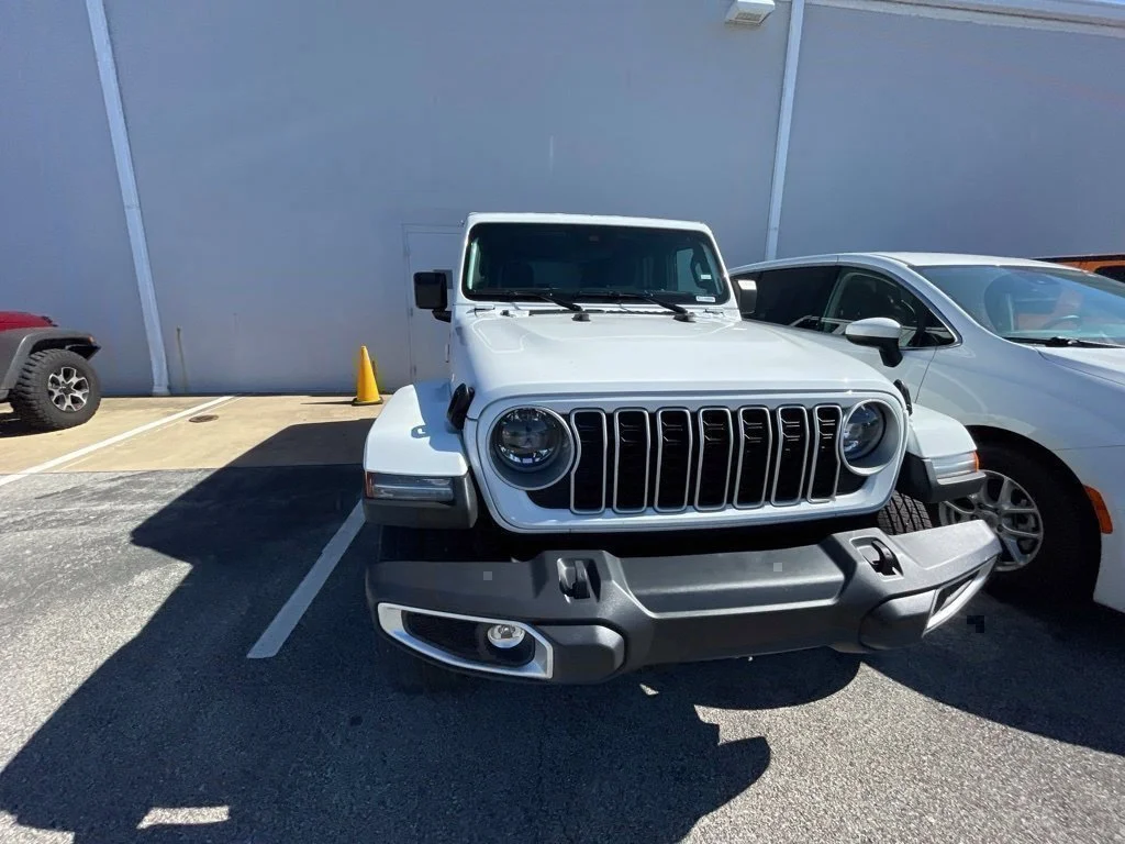 Used 2025 White Jeep Sahara image 4