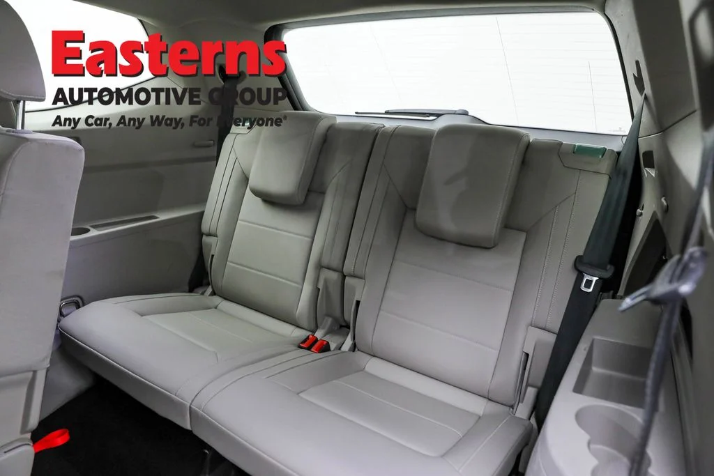Used 2021 White Volkswagen 2.0T SE w/Technology image 26