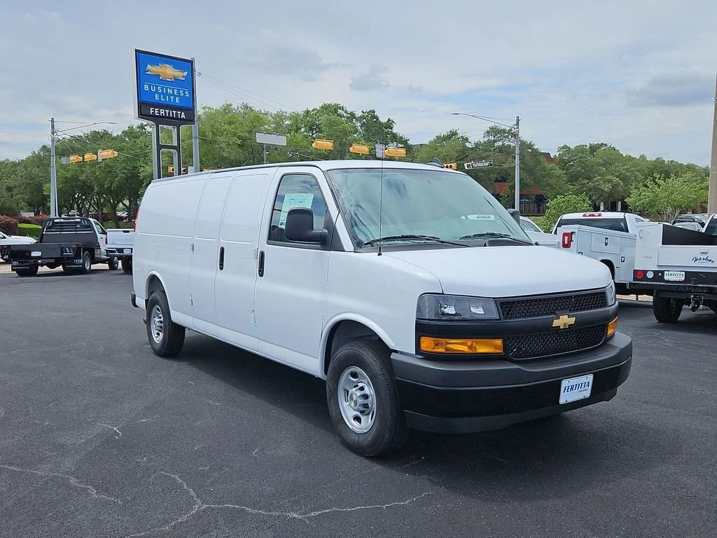 New 2026 Summit White Chevrolet WT image 10