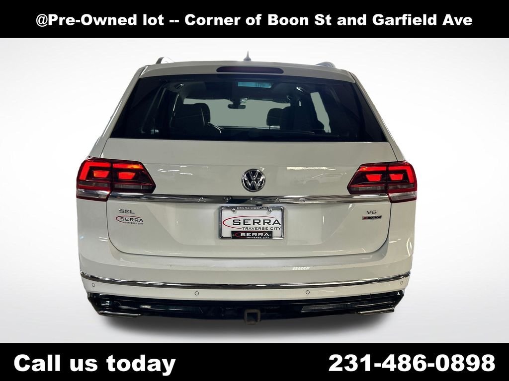Used 2018 White Volkswagen SEL image 4