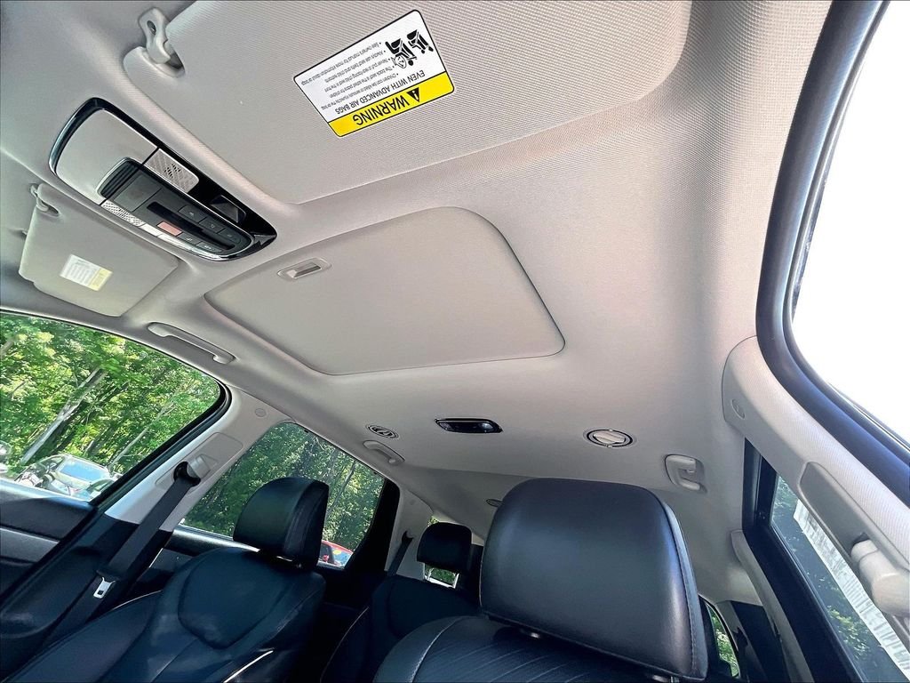 Used 2023 Black Hyundai SEL image 7