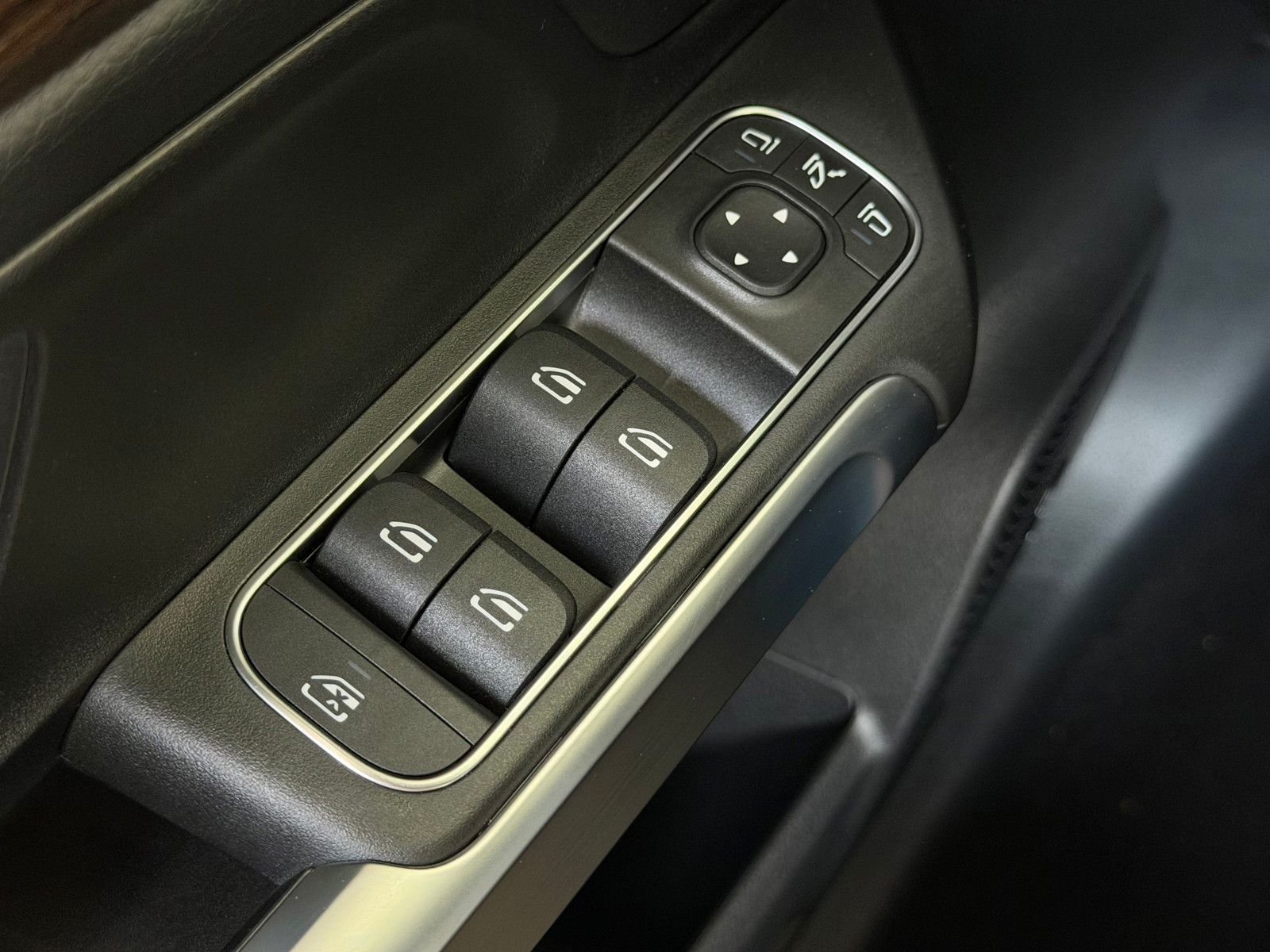 New 2026 Cirrus Silver Metallic Mercedes-Benz GLB 250 image 18