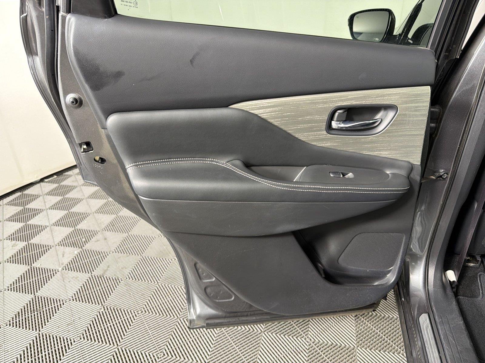 Used 2015 Gray Nissan Platinum image 22
