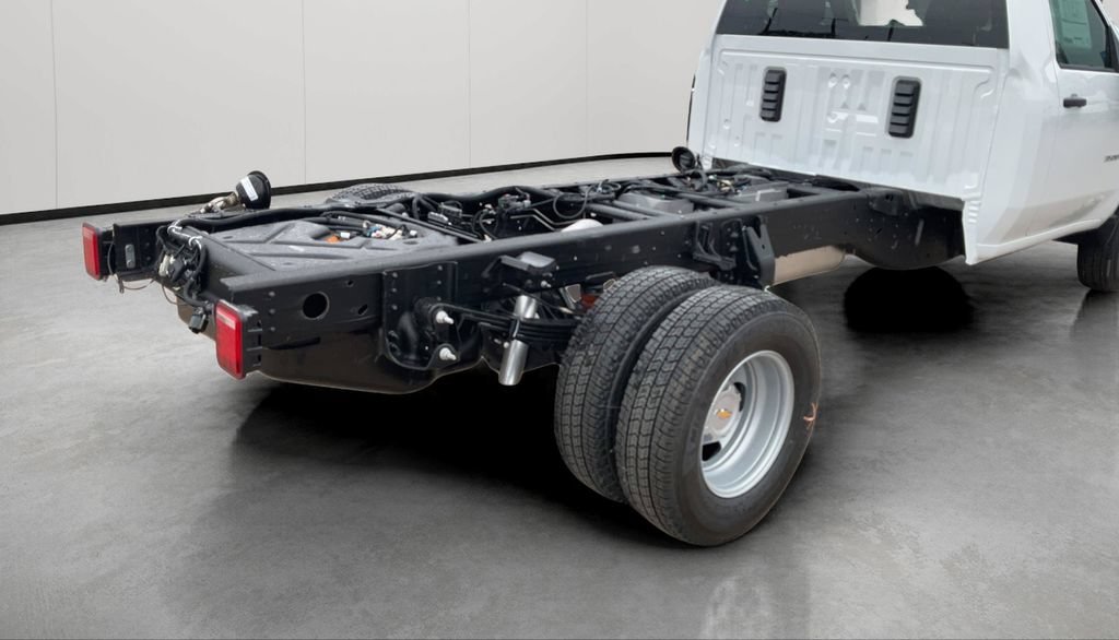 New 2026 Summit White Chevrolet Work Truck image 34