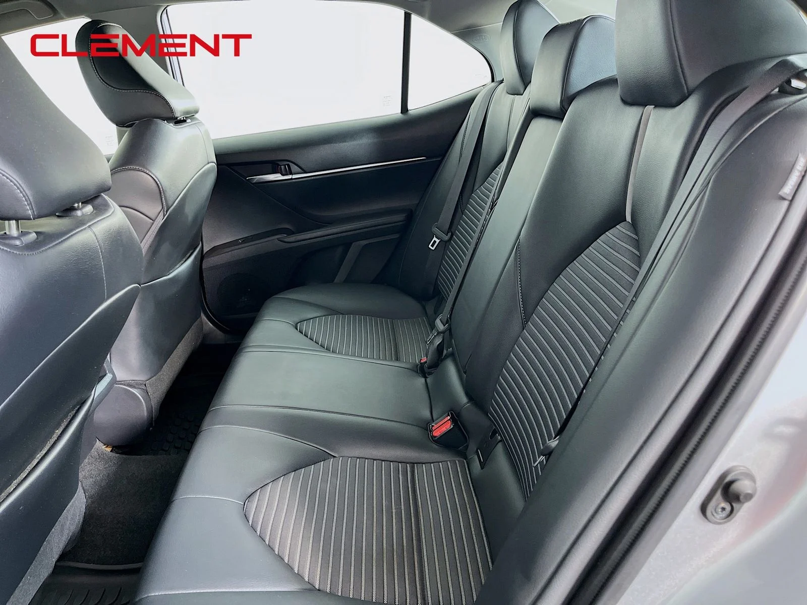 Used 2022 Silver Toyota SE image 27