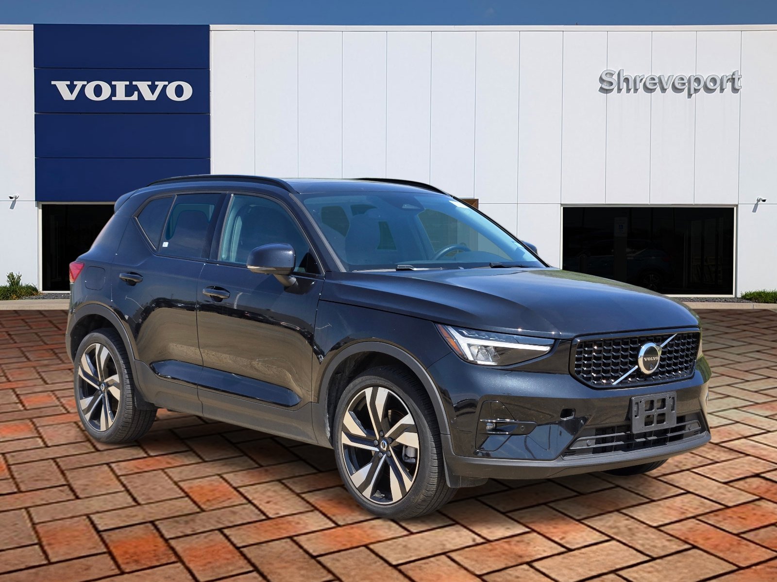 Used 2025 Black Volvo Plus Dark Theme image 3