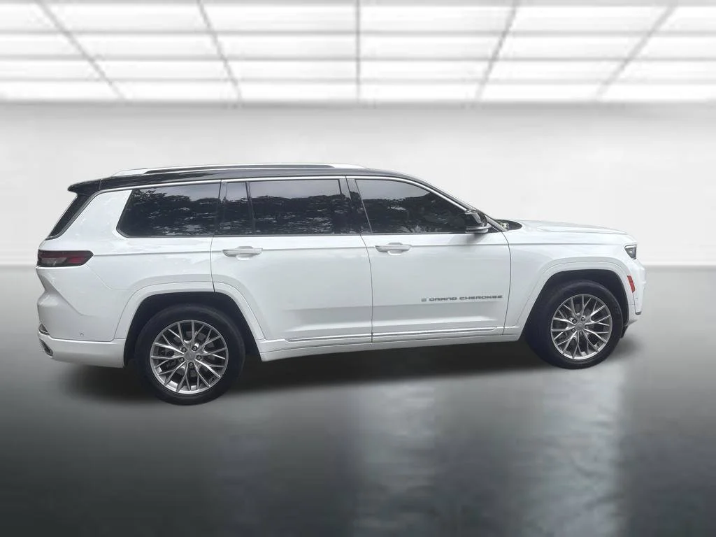 Used 2024 White Jeep Summit image 16