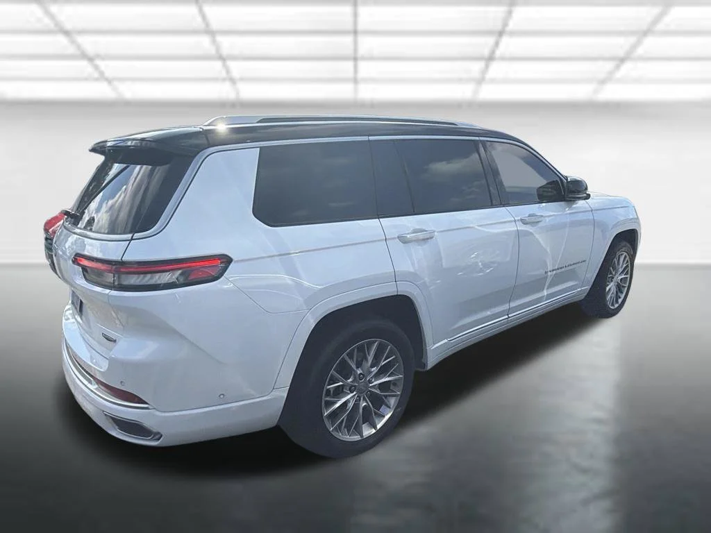Used 2024 White Jeep Summit image 3